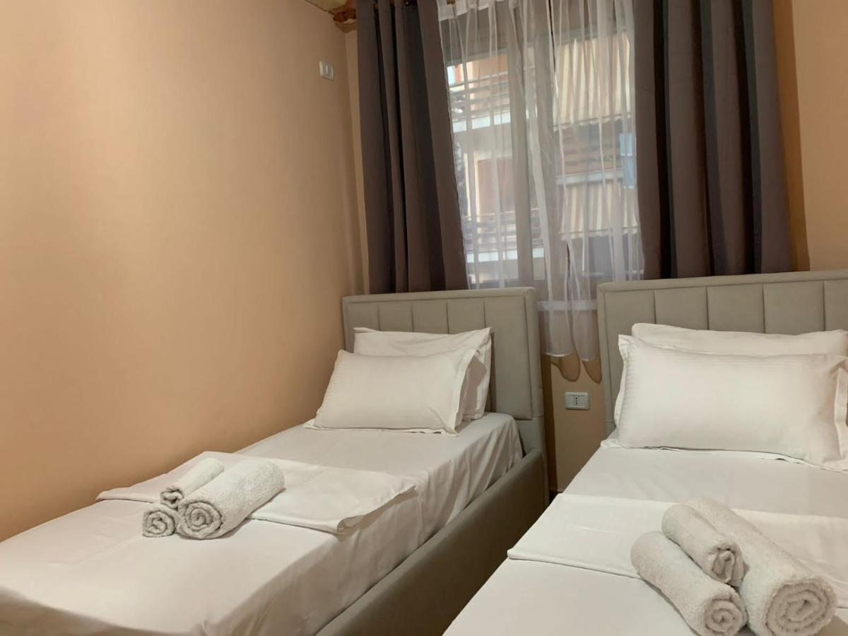 Roar Apartment Golem (Tirana)